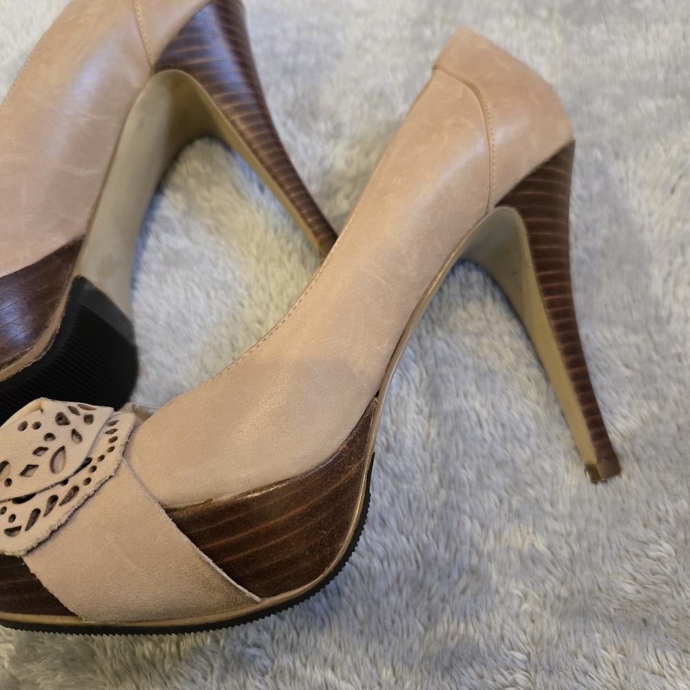 GUESS Women's Tan Peep-Toe Heels
